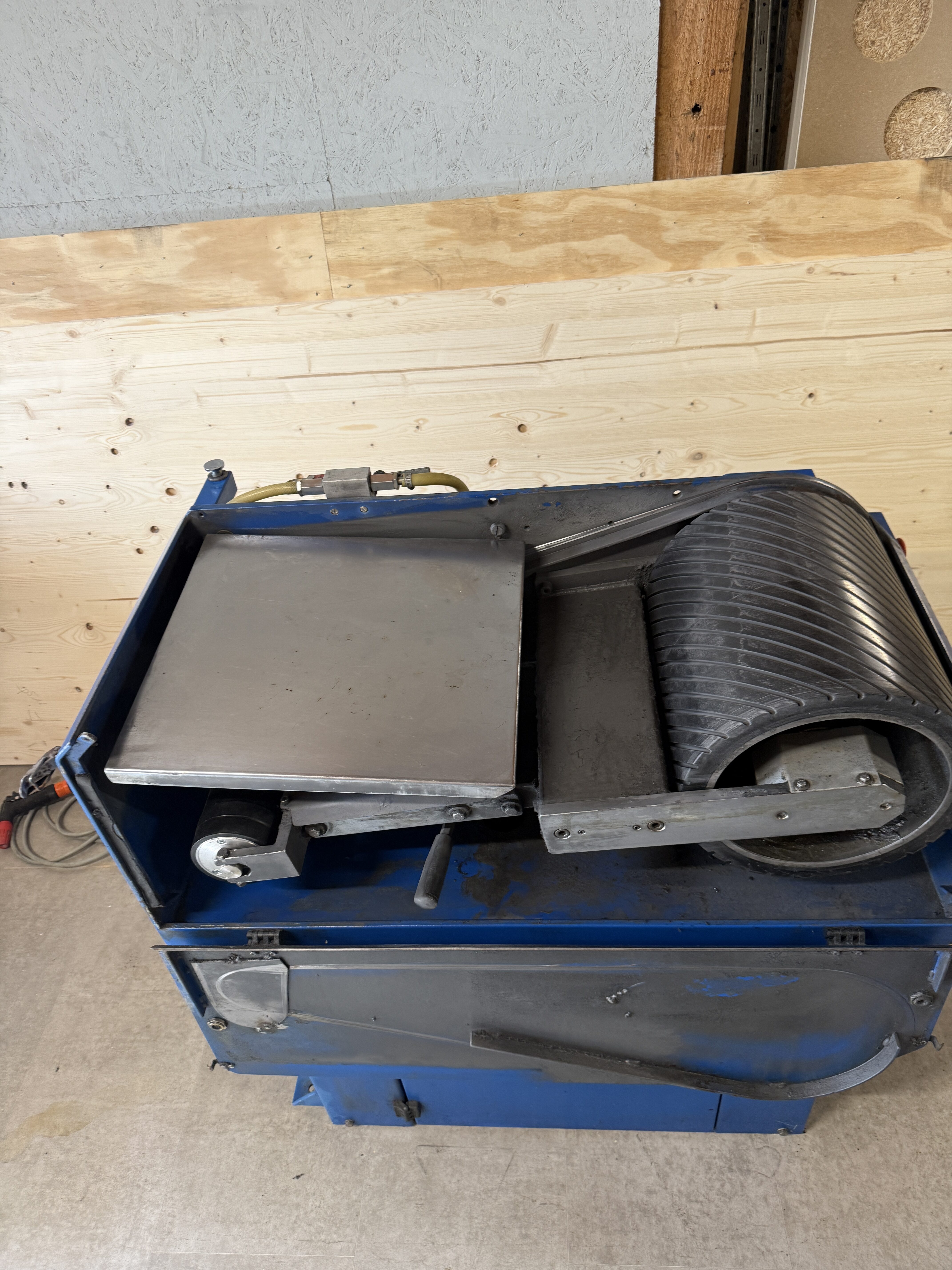 LM18R-R50 CONTACT Bandschleifmaschine für Ski & Snowboard – Occasion, frisch revidiert LM18R-R50 CONTACT Bandschleifmaschine für Ski und Snowboard, Occasion, revidiert